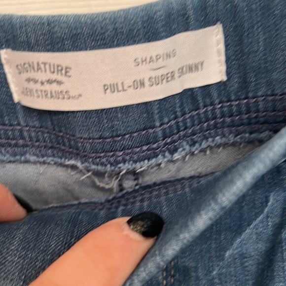 Levi signature - Picture 3 of 5